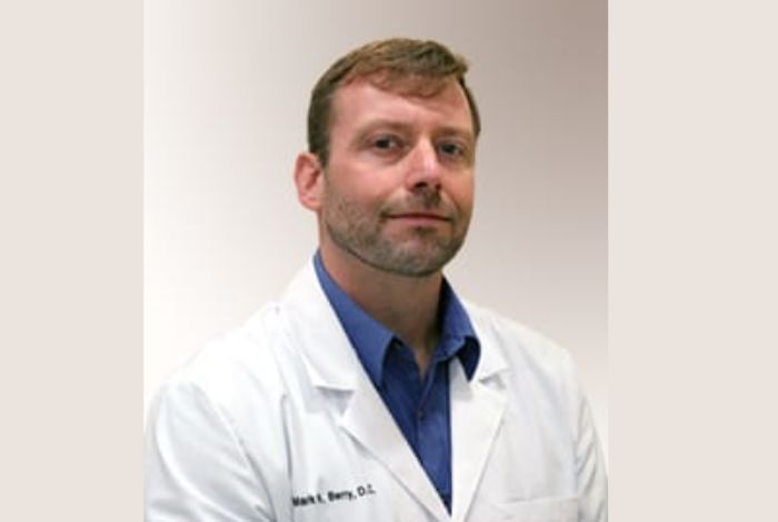 Sunset Chiropractic and Wellness. Dr. Mark Berry: A Pioneer in Structural Correction Chiropractic and Scoliosis TreatmenDr. Mark Berry is a chiropractor who has been practicing for over 17 years.